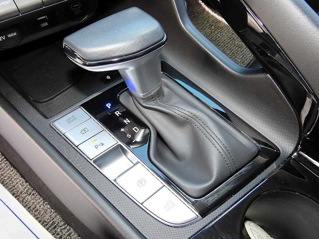 Hyundai Avante — photo 10