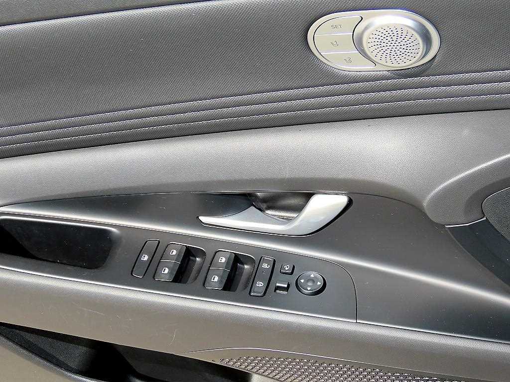 Hyundai Avante — photo 11
