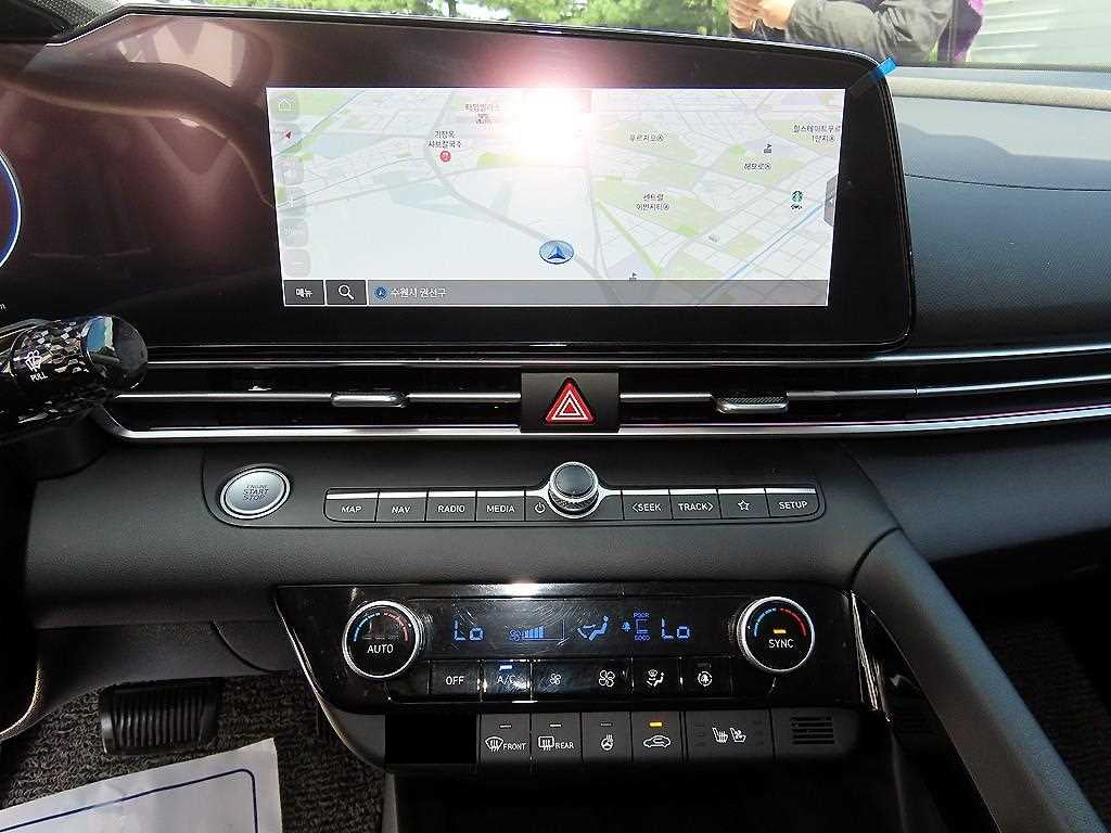 Hyundai Avante — photo 13