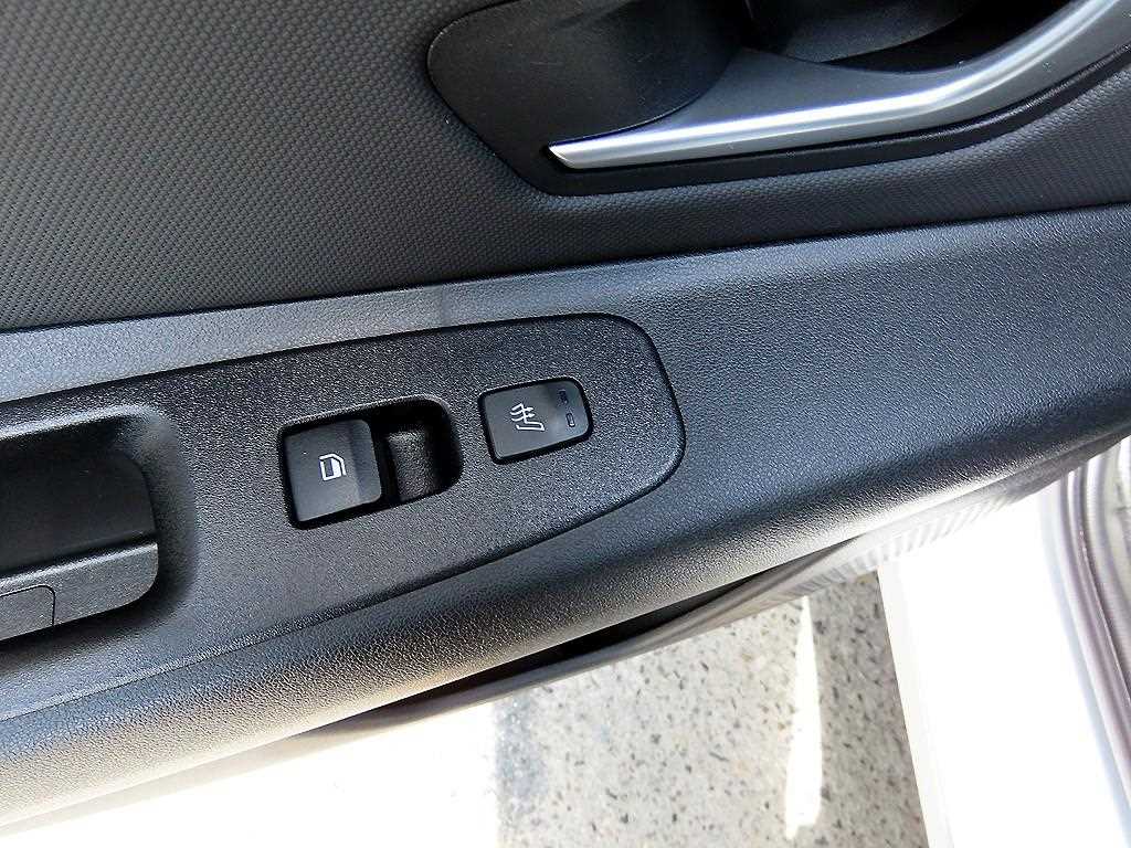 Hyundai Avante — photo 16
