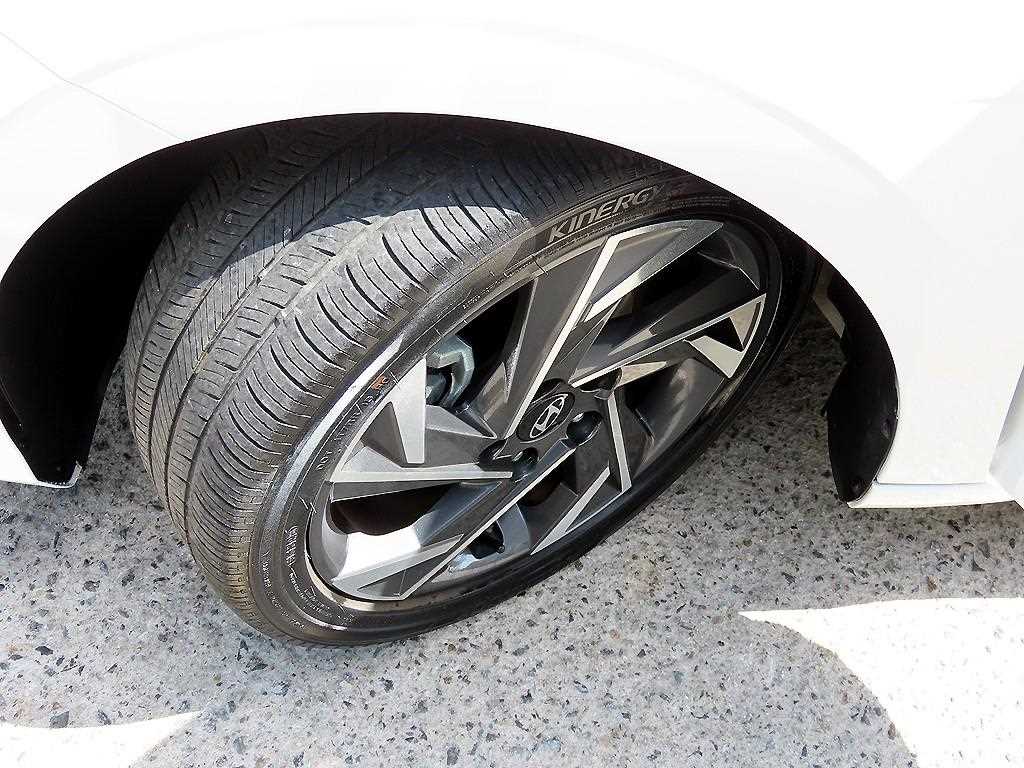 Hyundai Avante — photo 20