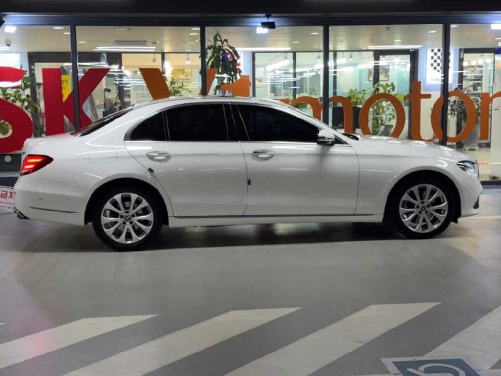 Mercedes-Benz E-Class — photo 03