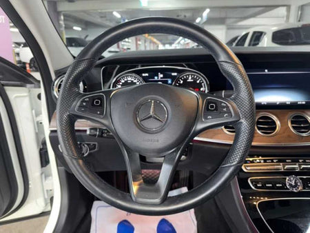Mercedes-Benz E-Class — photo 08