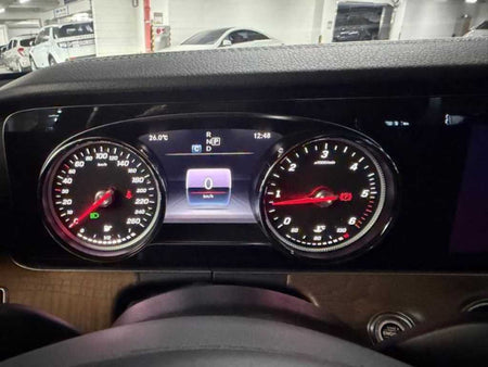 Mercedes-Benz E-Class — photo 09