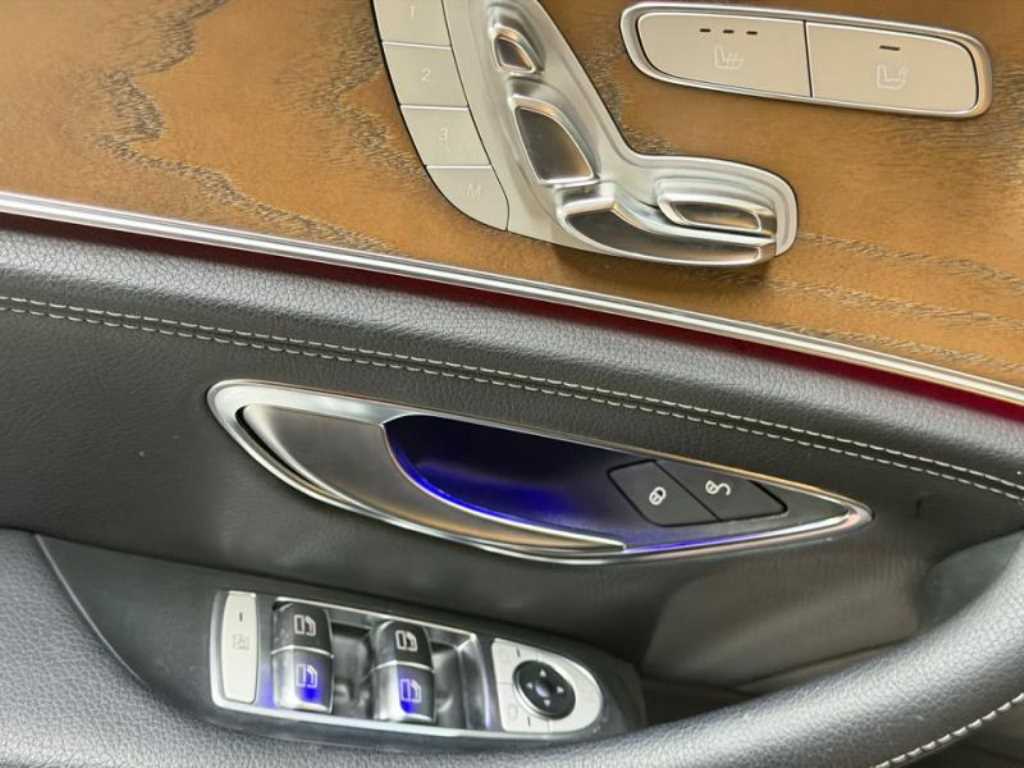 Mercedes-Benz E-Class — photo 14