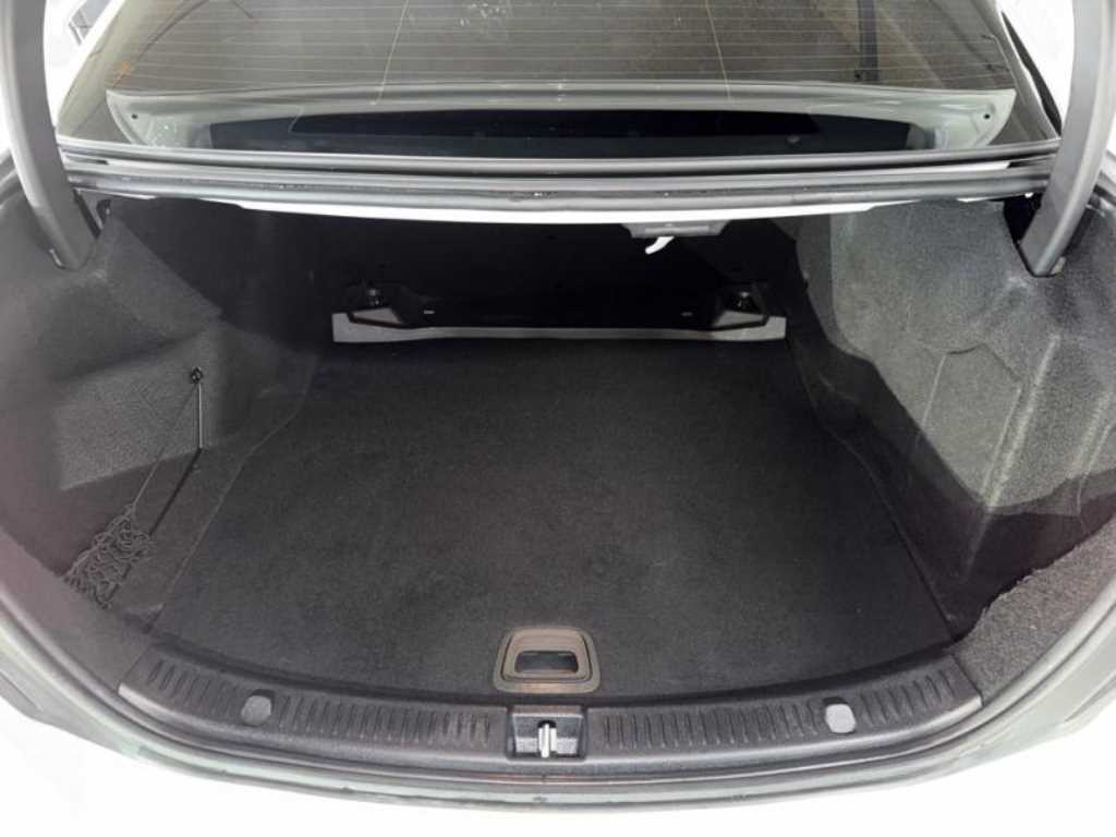 Mercedes-Benz E-Class — photo 16