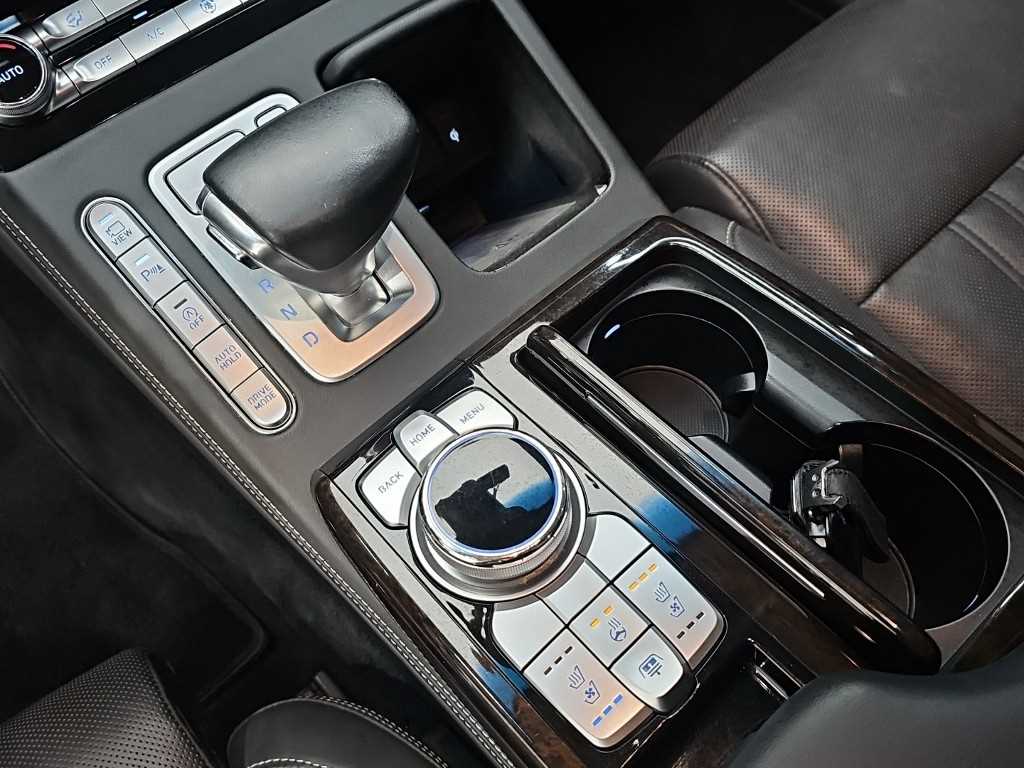 Genesis G90 — photo 08