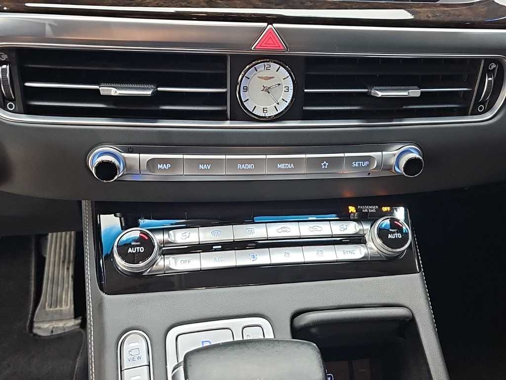 Genesis G90 — photo 10