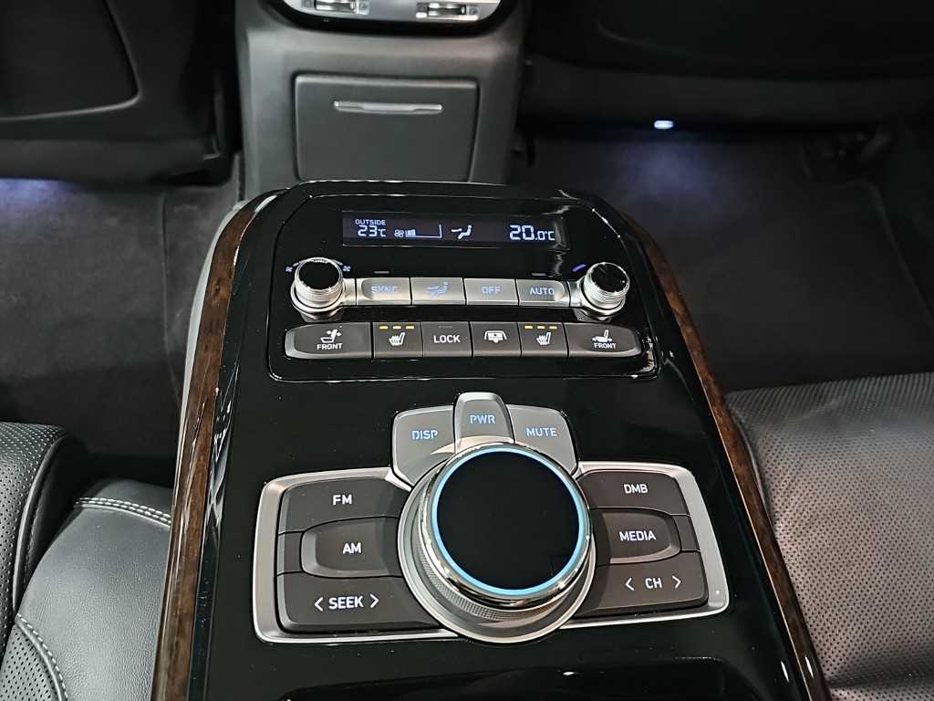 Genesis G90 — photo 15