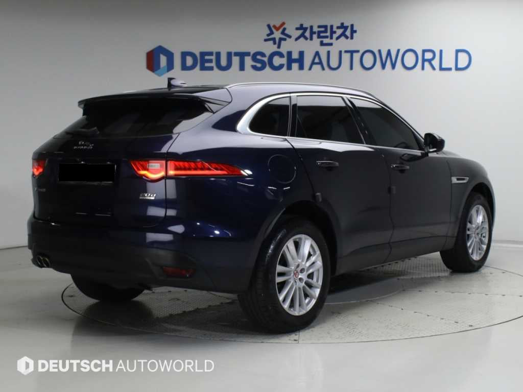 Jaguar F-PACE — photo 03