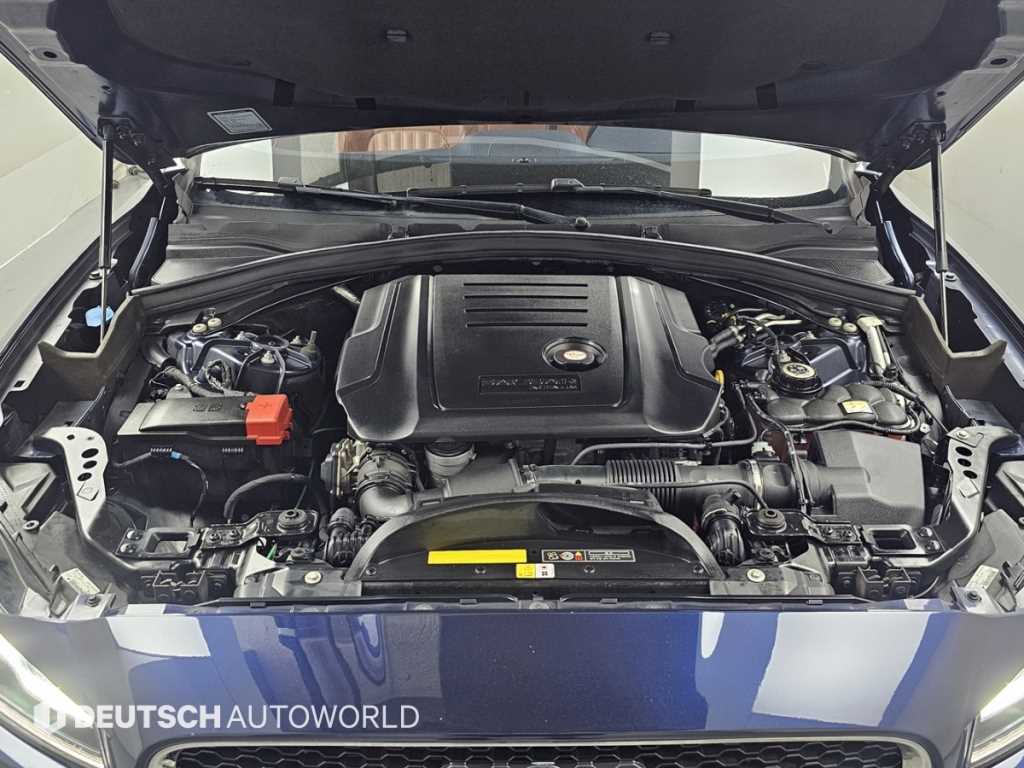 Jaguar F-PACE — photo 07