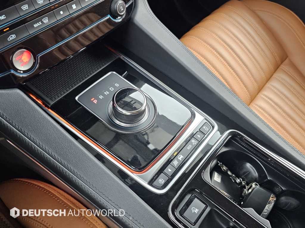Jaguar F-PACE — photo 10