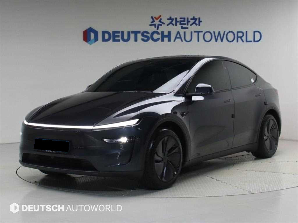 Tesla Model Y — photo 01