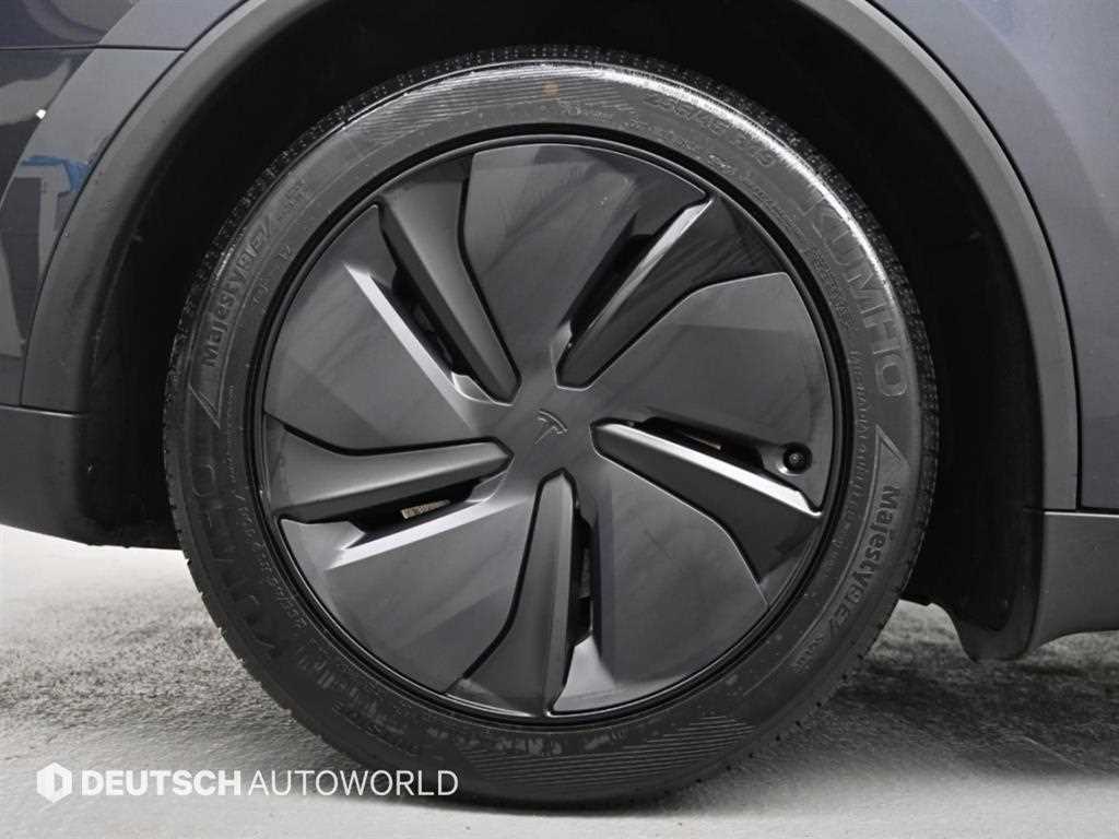 Tesla Model Y — photo 05