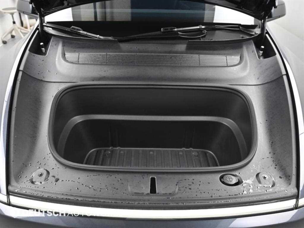 Tesla Model Y — photo 06