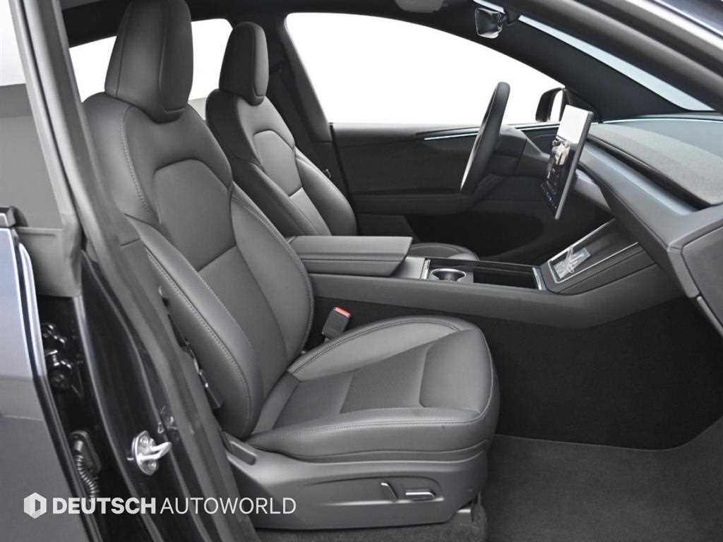 Tesla Model Y — photo 10