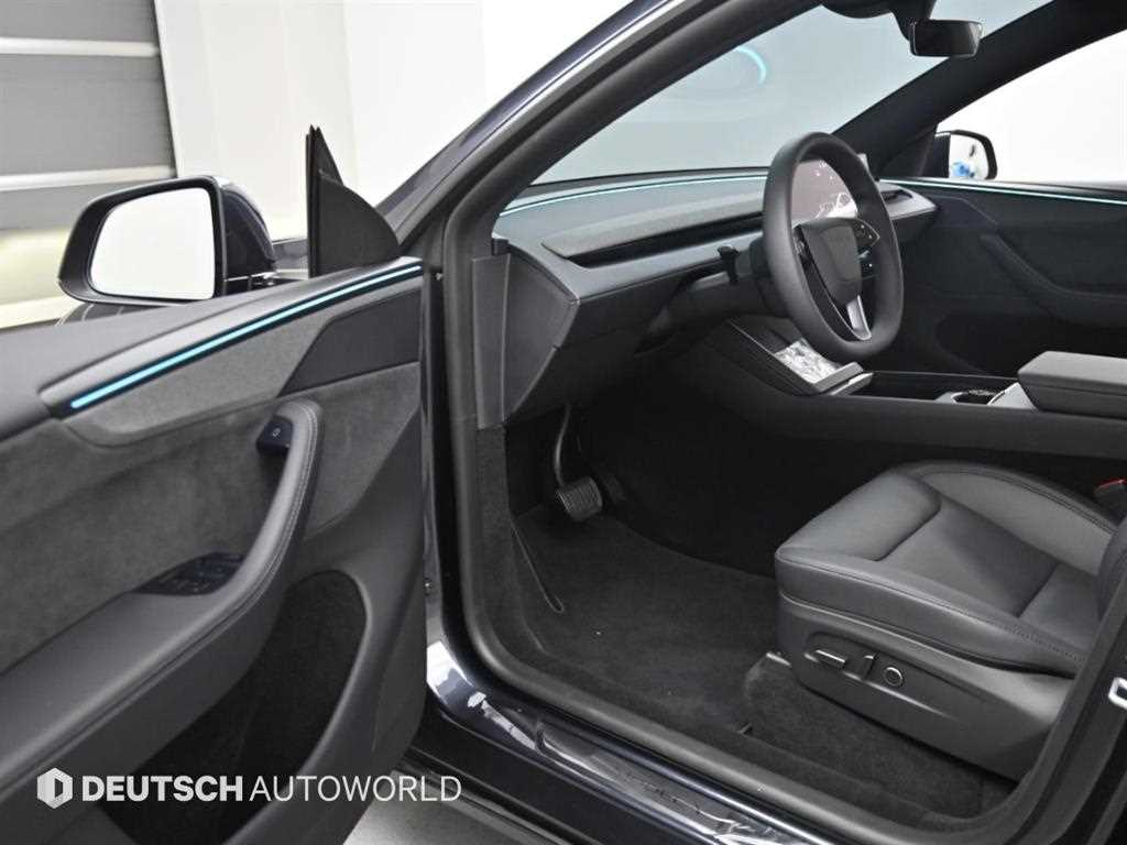 Tesla Model Y — photo 11