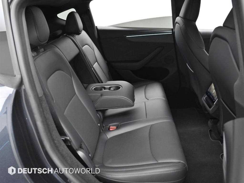 Tesla Model Y — photo 12