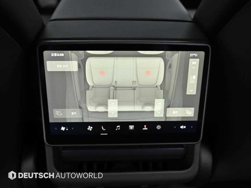 Tesla Model Y — photo 16