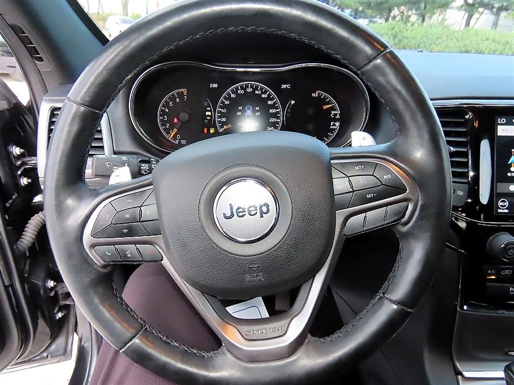 Jeep Cherokee — photo 08