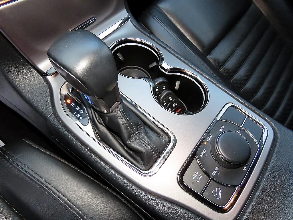 Jeep Cherokee — photo 10