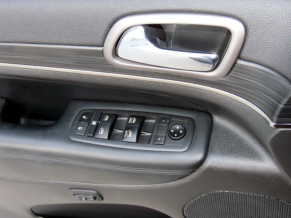 Jeep Cherokee — photo 11