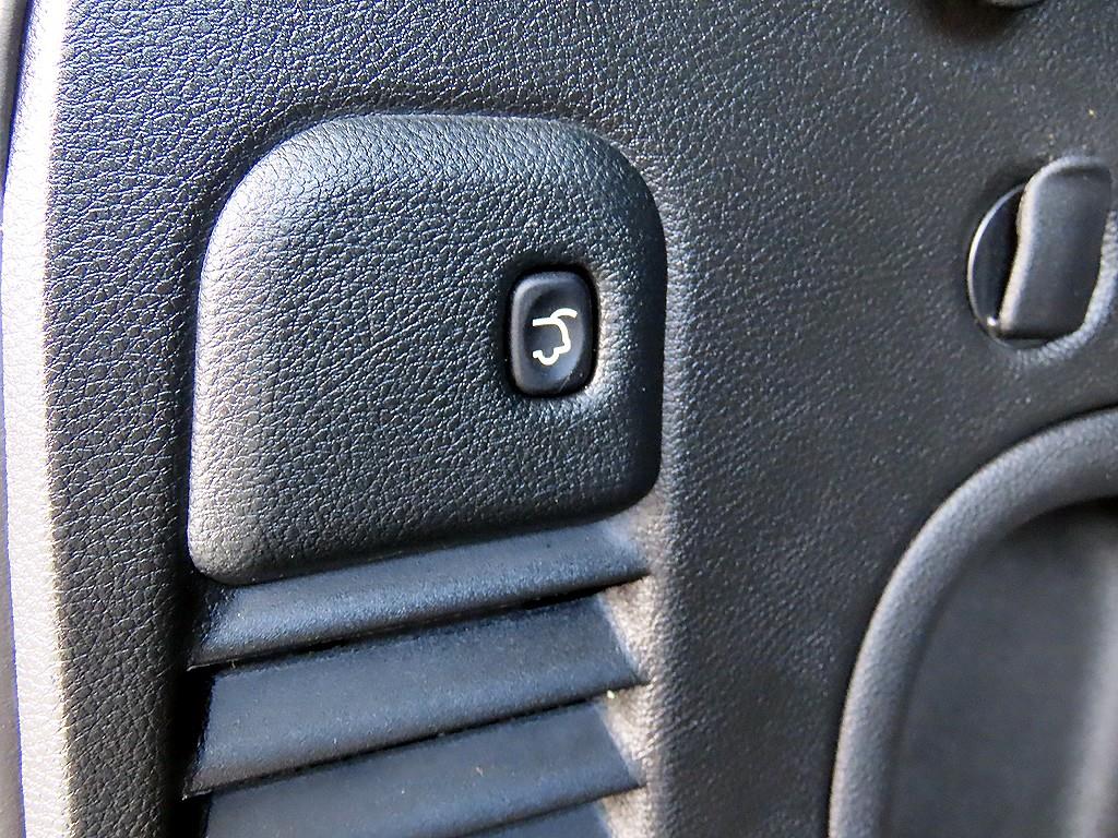 Jeep Cherokee — photo 16