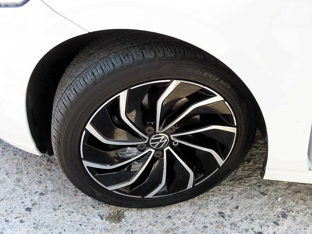 Volkswagen Golf — photo 20