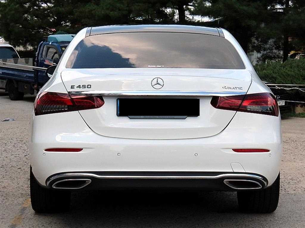 Mercedes-Benz E-Class — photo 04