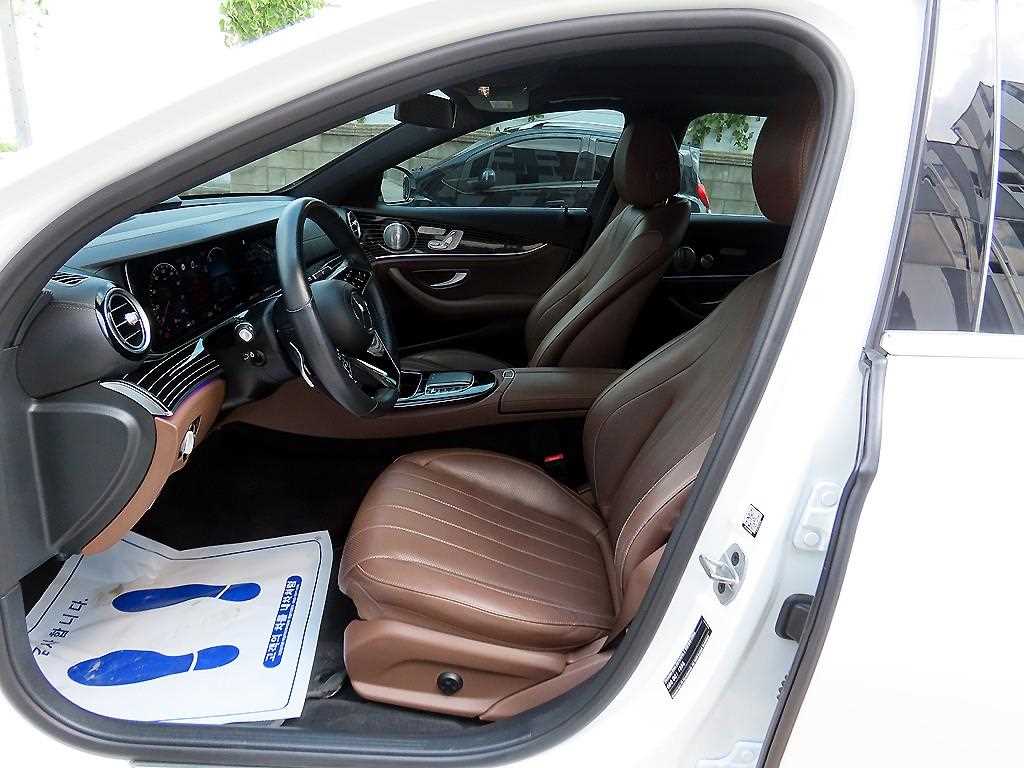 Mercedes-Benz E-Class — photo 05