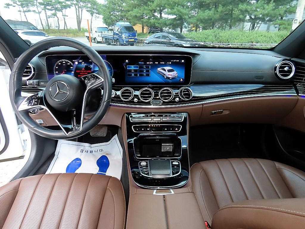Mercedes-Benz E-Class — photo 07