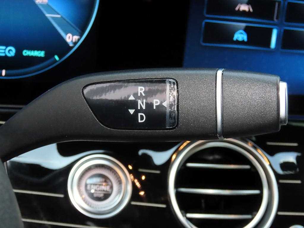 Mercedes-Benz E-Class — photo 11