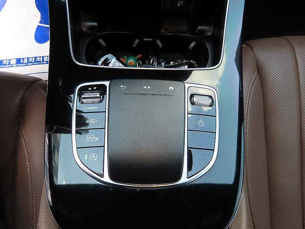 Mercedes-Benz E-Class — photo 13