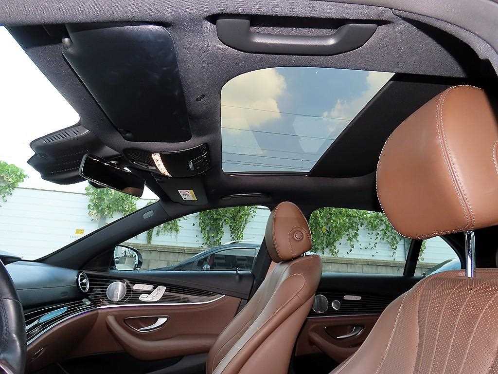 Mercedes-Benz E-Class — photo 16