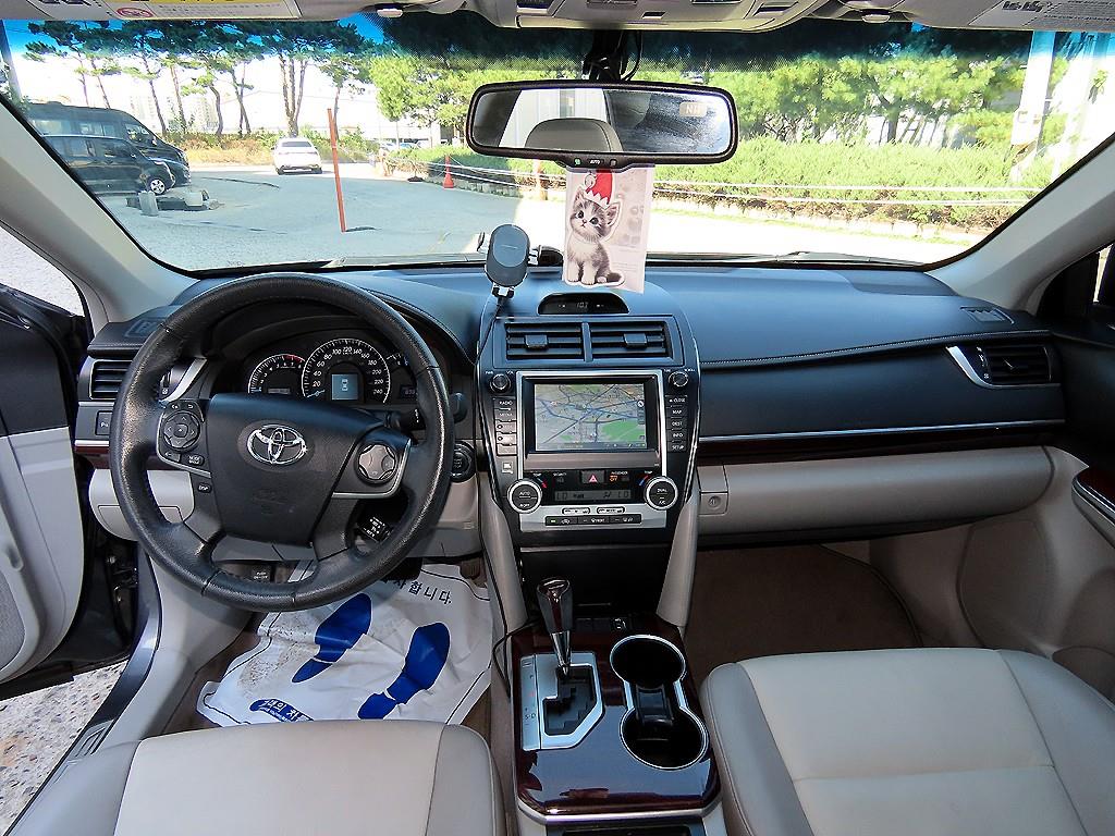 Toyota Camry — photo 07