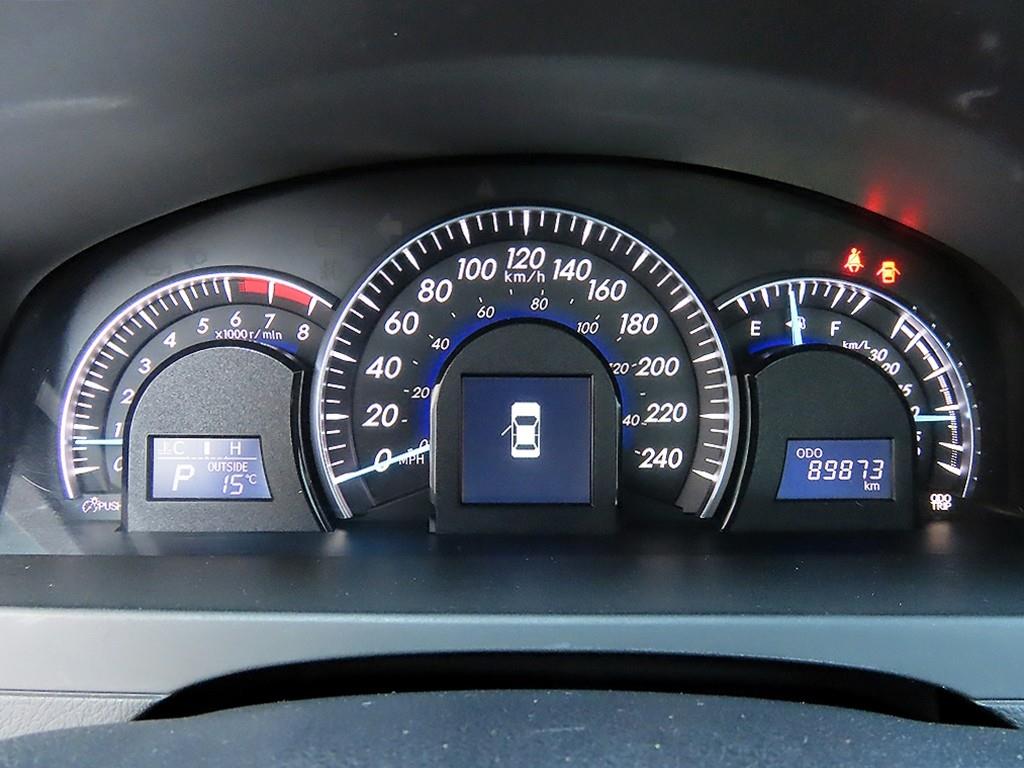 Toyota Camry — photo 09