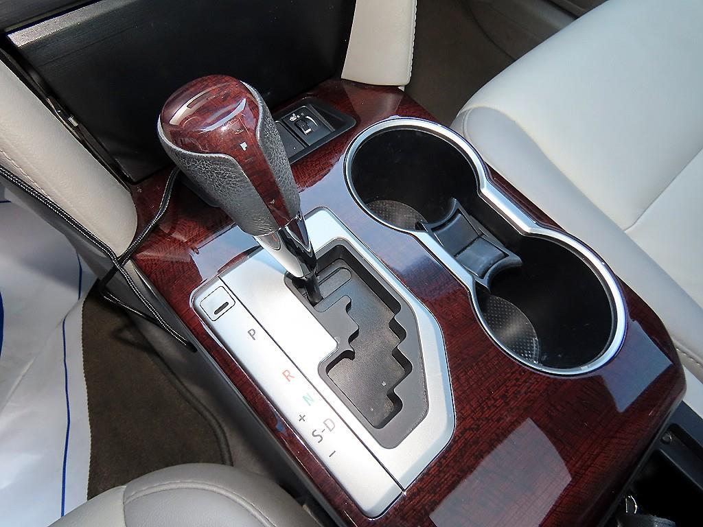 Toyota Camry — photo 10