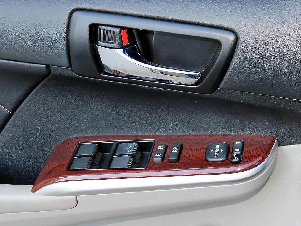 Toyota Camry — photo 11