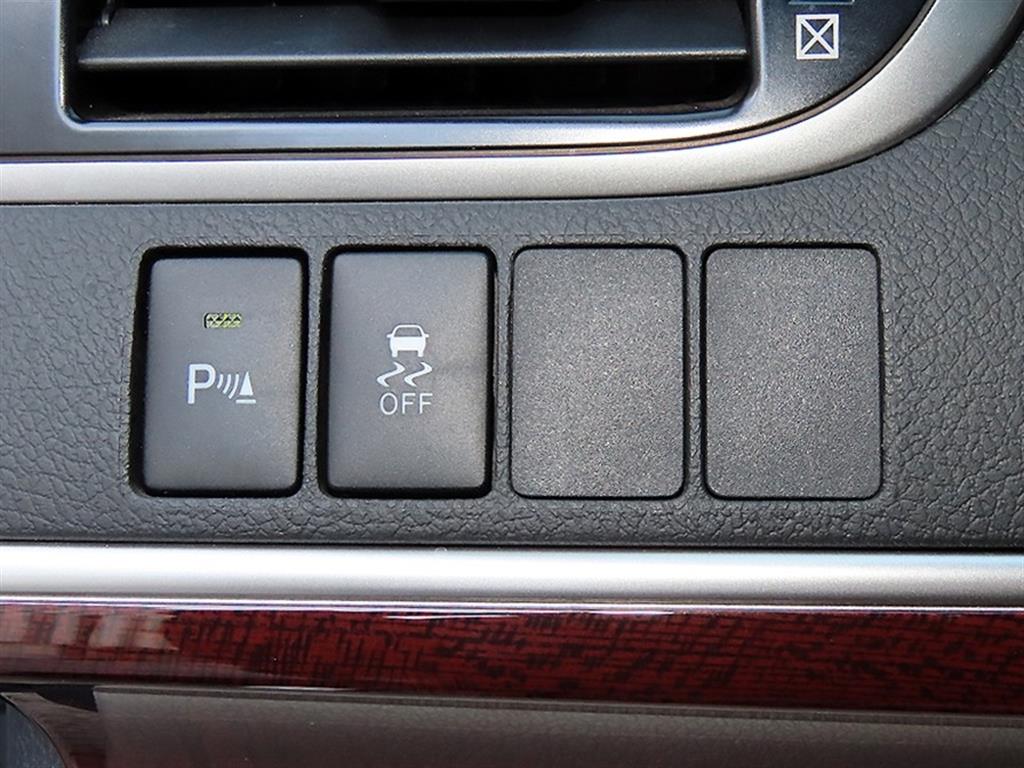 Toyota Camry — photo 12