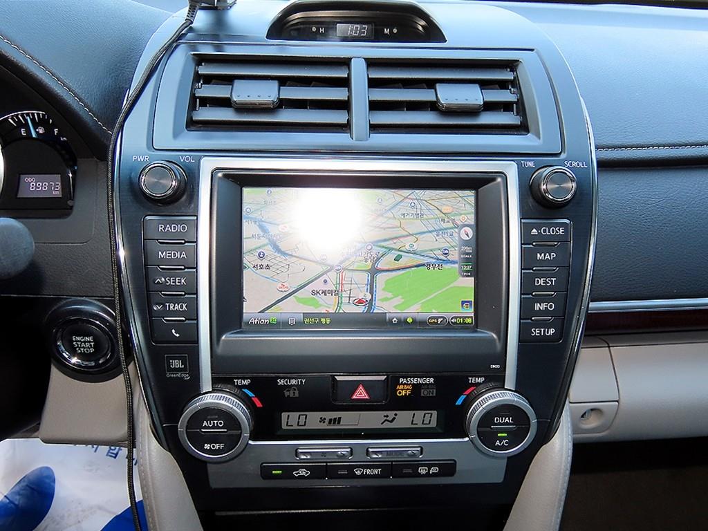 Toyota Camry — photo 14