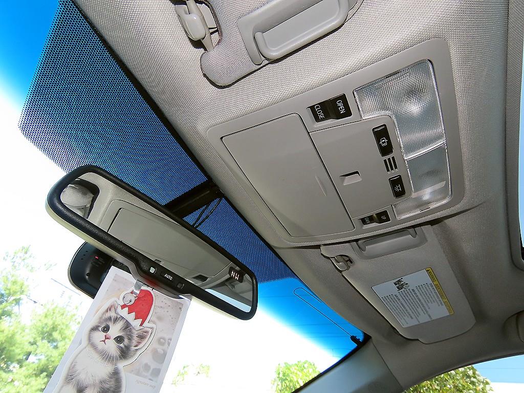Toyota Camry — photo 16