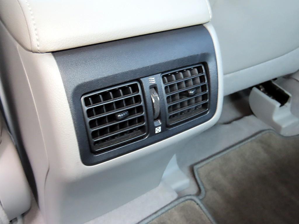 Toyota Camry — photo 17