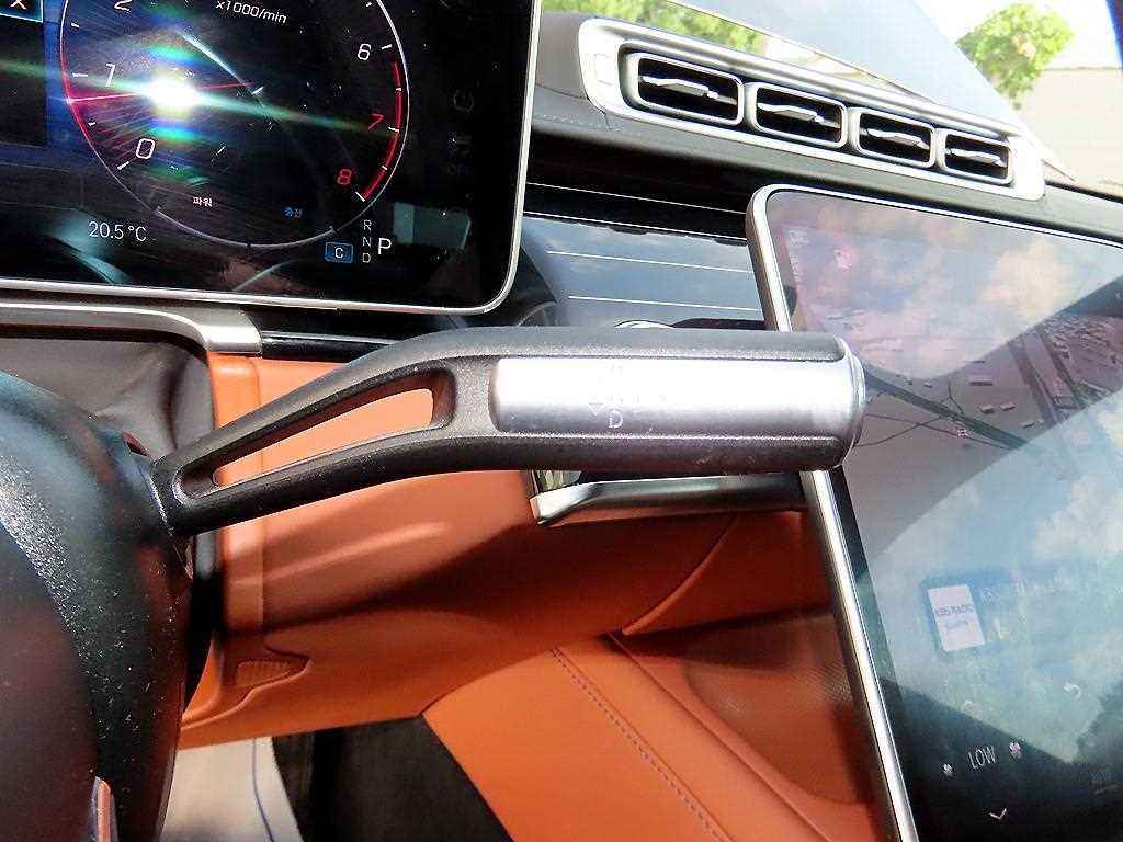 Mercedes-Benz S-Class — photo 11