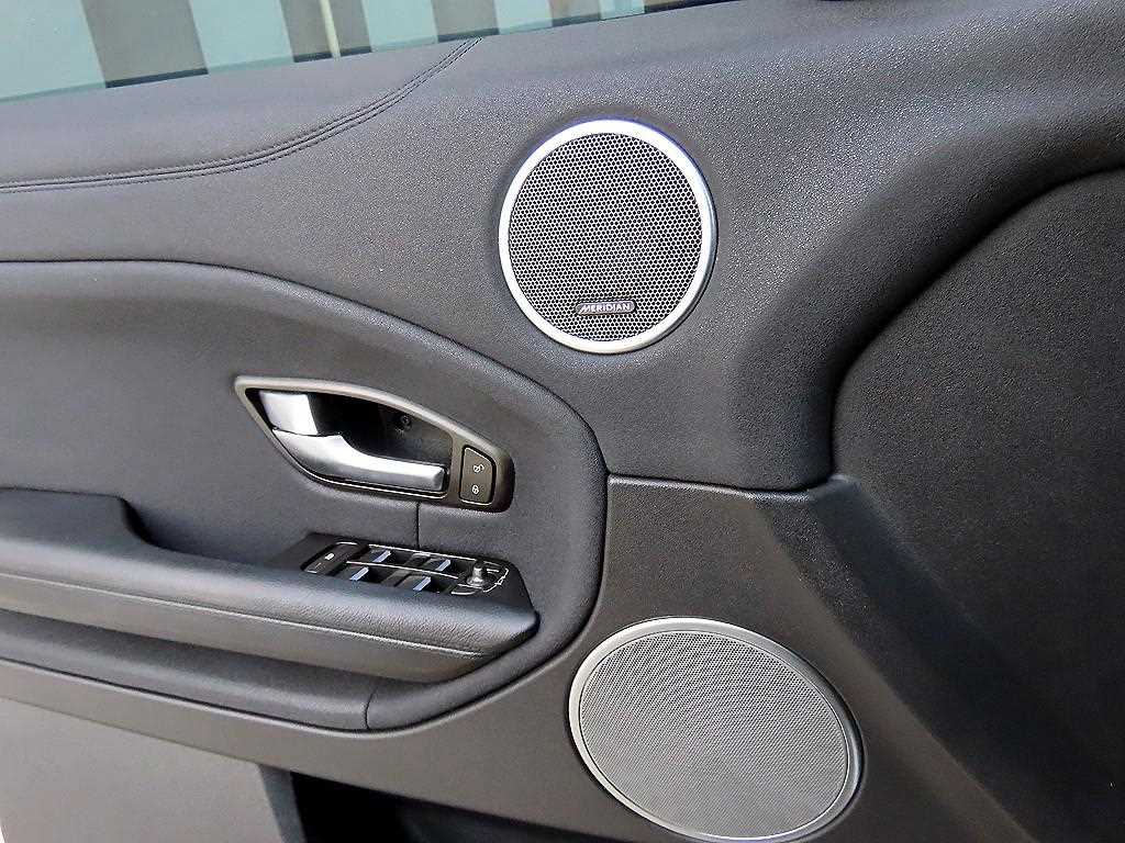 Land Rover Range Rover Evoque — photo 11