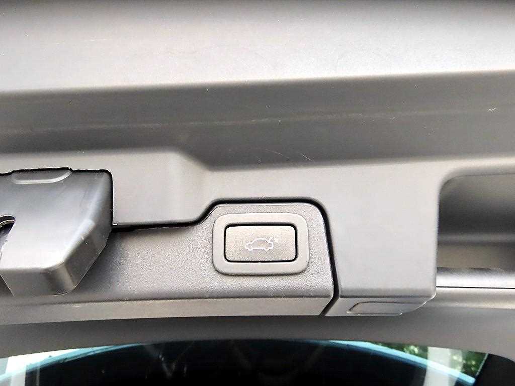 Land Rover Range Rover Evoque — photo 18