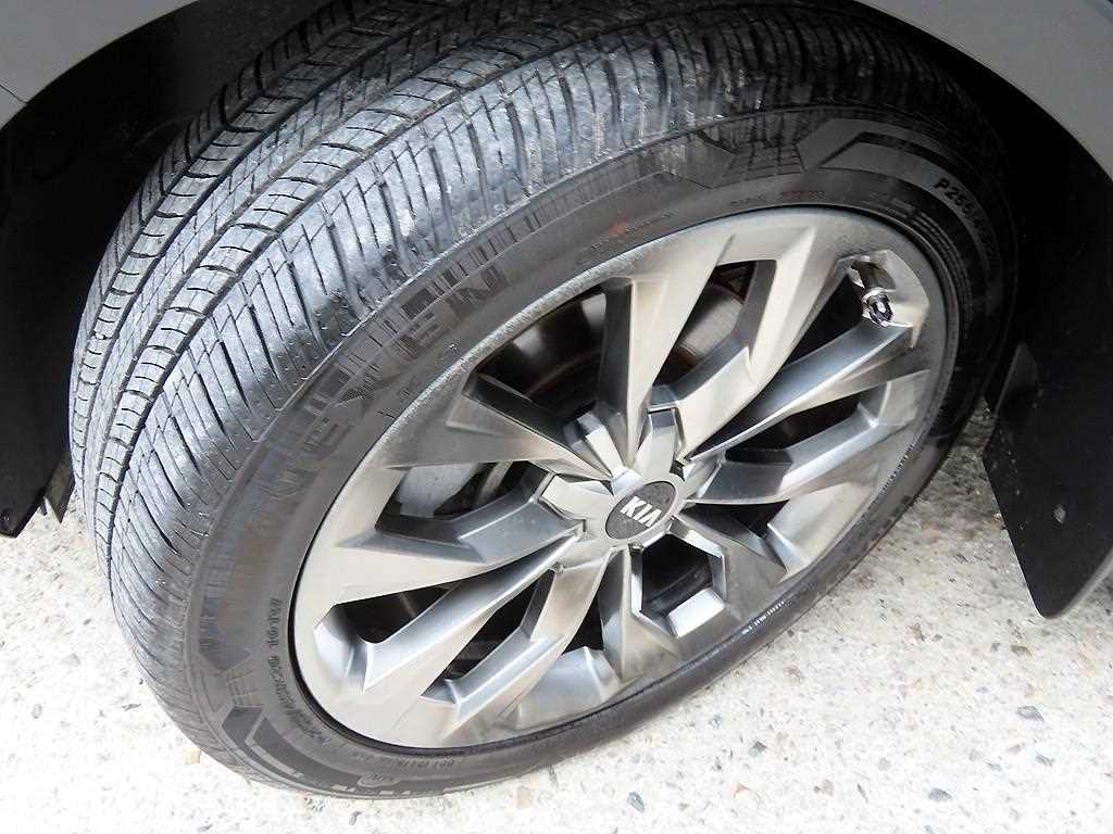 Kia Sorento — photo 20