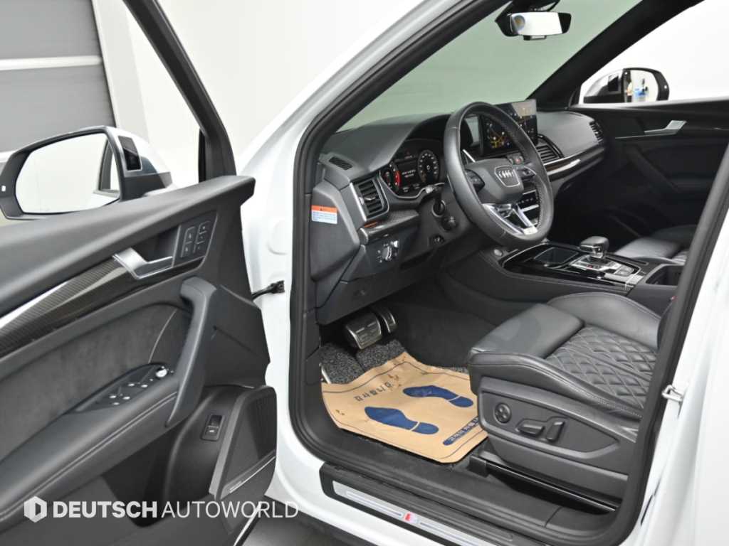 Audi SQ5 — photo 11