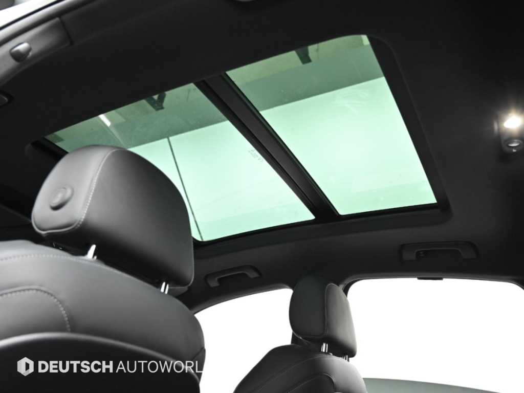 Audi SQ5 — photo 18