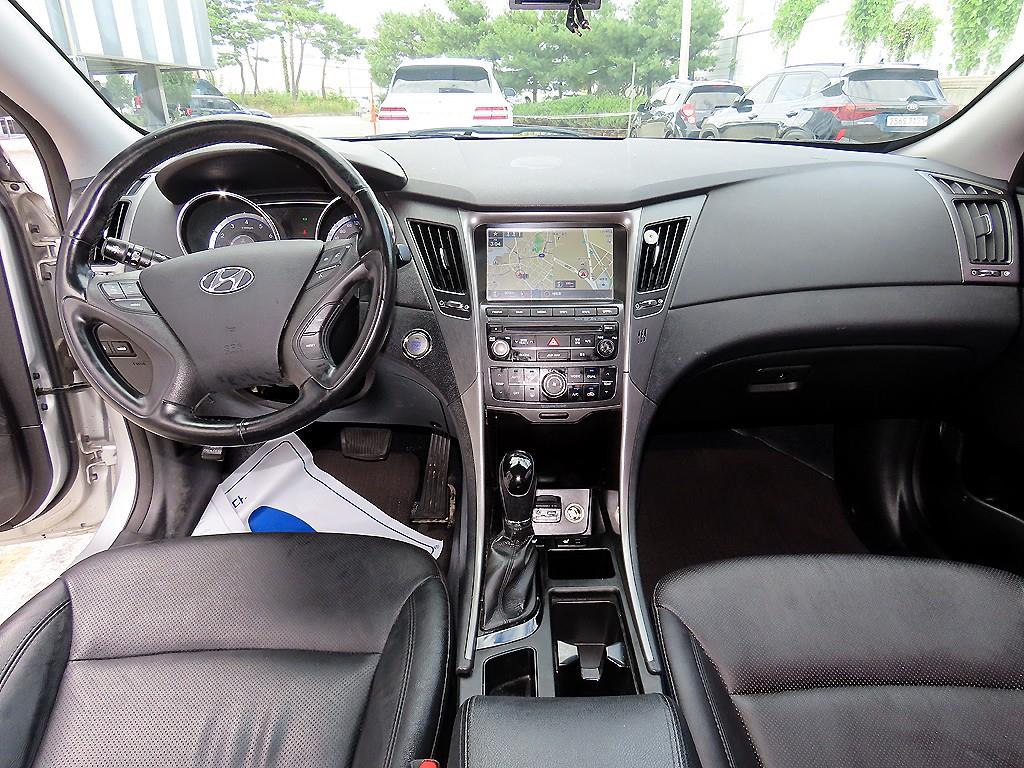 Hyundai Sonata — photo 07