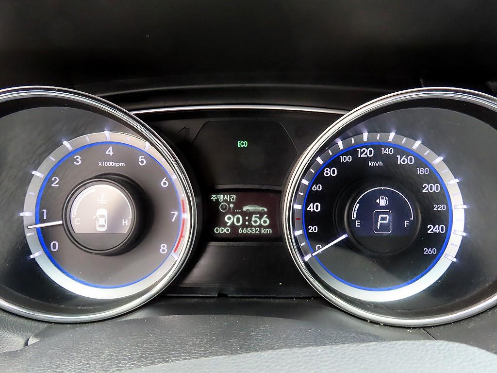 Hyundai Sonata — photo 09